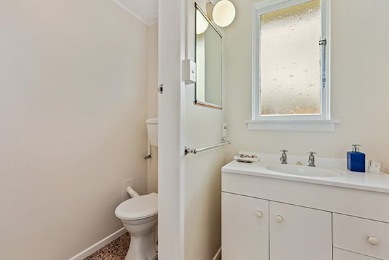 Studio Unit bathroom