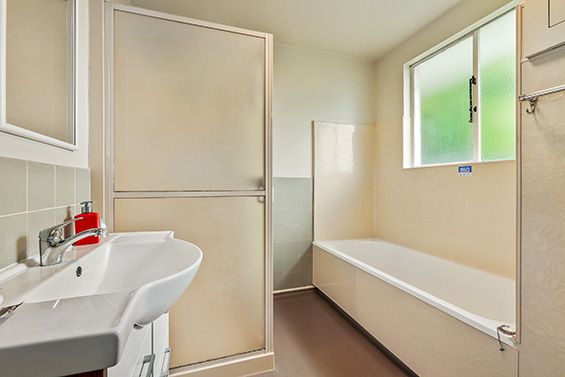 1-Bedroom Studio bathroom